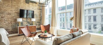 The Churchill@The 713! Large stylish suite on the Bourbon Trail, sleeps 12!