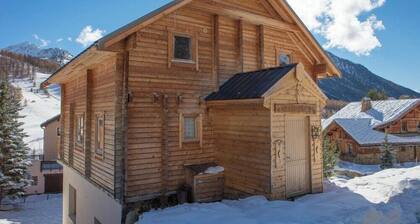 Chalet Anais, traditional Alpine feel