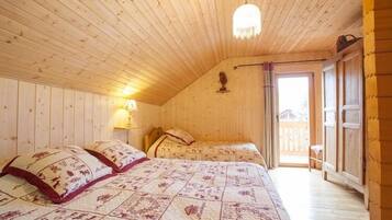 4 bedrooms, iron/ironing board, travel crib, free WiFi