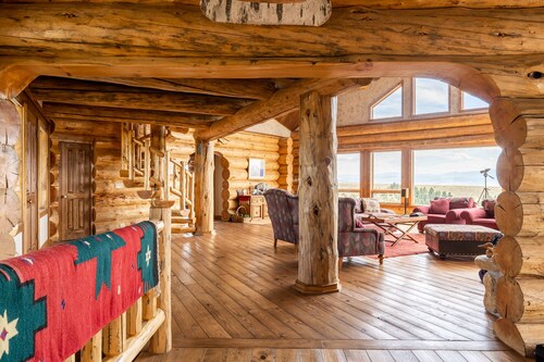 Arrowhead Lodge -Secluded home with incredible views and now Air Conditioning
