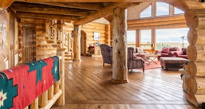 Arrowhead Lodge -Secluded home with incredible views and now Air Conditioning