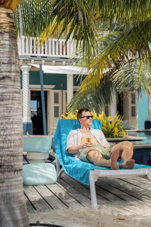 Property grounds - Private Oceanfront luxurious city villa with private pool & beach (Willemstad)
