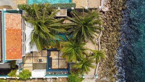 Property grounds - Private Oceanfront luxurious city villa with private pool & beach (Willemstad)
