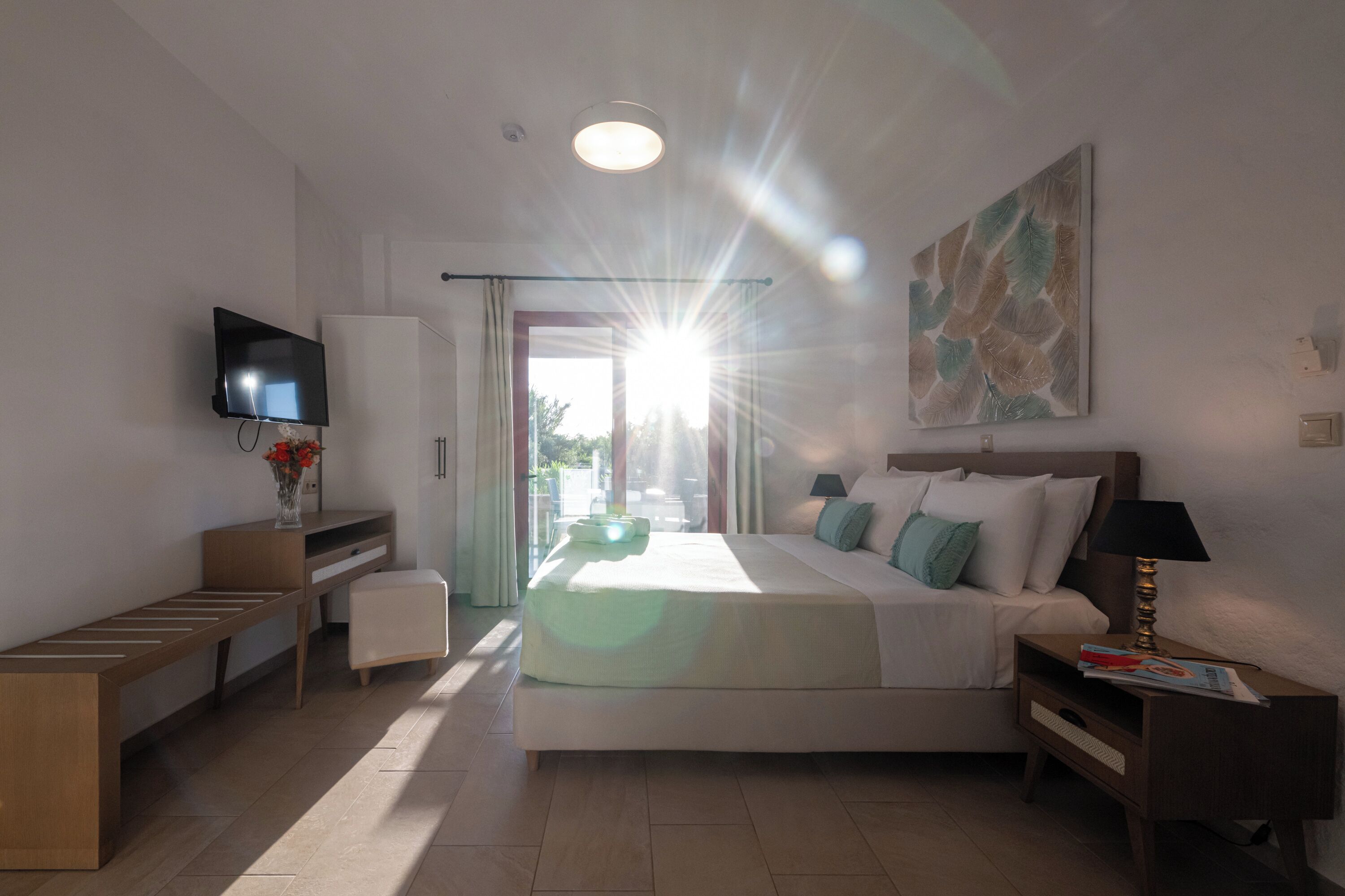 Superior Queen Apartment | Desk, free cots/infant beds, free WiFi, bed sheets