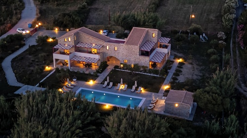 Abeloessa Methonian Hospitality