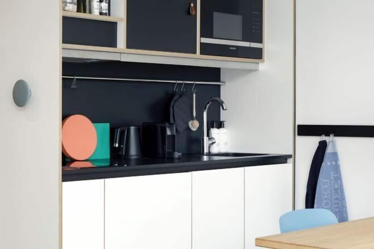 Een espressoapparaat, een koffiezetapparaat/waterkoker, een waterkoker
