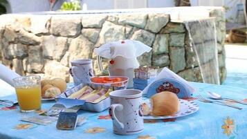 Café da manhã para viagem grátis todos os dias