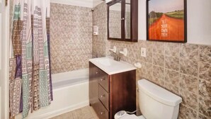 Bathroom - City life with Escape close to NYC (Jersey City)