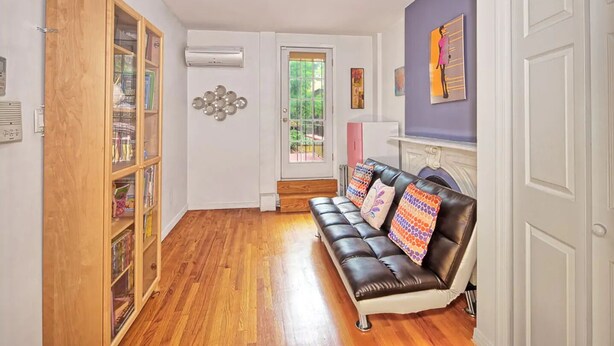 Living area - City life with Escape close to NYC (Jersey City)