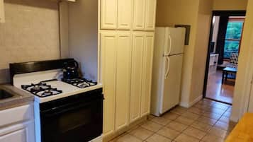 Apartamento, 1 habitación | Cocina privada | Frigorífico, microondas, horno y placa de cocina