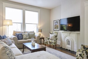 House, 4 Bedrooms | Living area | TV, Netflix