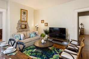 House, 4 Bedrooms | Living area | TV, Netflix