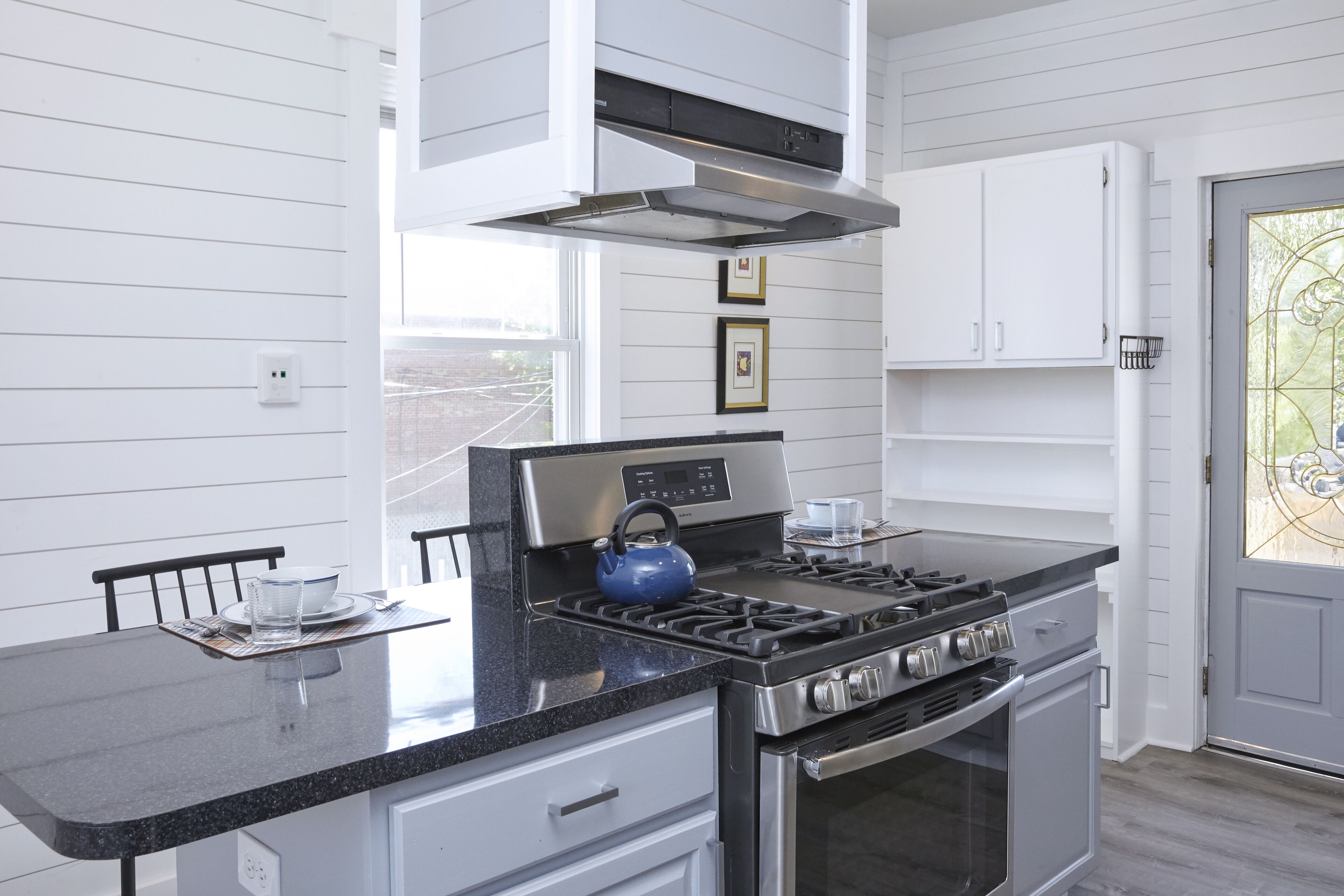 House, 3 Bedrooms | Private kitchen | Fridge, microwave, oven, stovetop