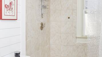 House, 3 Bedrooms | Bathroom | Free toiletries, hair dryer, towels