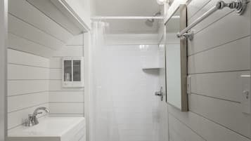 Loft, Multiple Beds | Bathroom | Free toiletries, hair dryer, towels