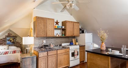 Center of Highlands! Spacious Bardstown loft!