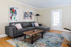 TV, fireplace, Netflix