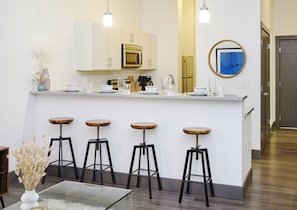 Apartment, 3 Bedrooms | Private kitchen | Fridge, microwave, oven, stovetop - Luxury Building 3BR/2BA! Prime Downtown Mass Ave! (Indianapolis)