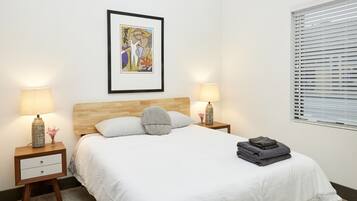 Apartamento, 3 quartos | 3 quartos, ferros/tábuas de passar roupa, roupa de cama