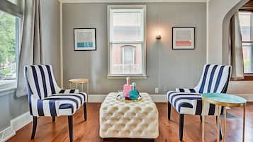 Televisión de 42 pulgadas con canales por cable y Netflix