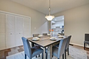 Casa, 6 habitaciones | Comedor