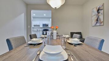 Casa, 6 habitaciones | Comedor