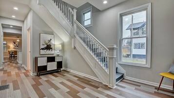 House, 6 Bedrooms | Living area | 42-inch TV with cable channels, Netflix