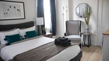 Apartment, 1 Queen Bed | Iron/ironing board, free WiFi, bed sheets