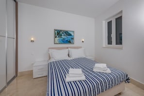 3 bedrooms, iron/ironing board, free WiFi, bed sheets