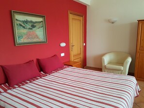 2 chambres, fer et planche à repasser, Wi-Fi, literie fournie