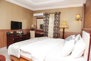 Minibar, in-room safe, individually decorated, individually furnished - Horizon Hotels (Kano)