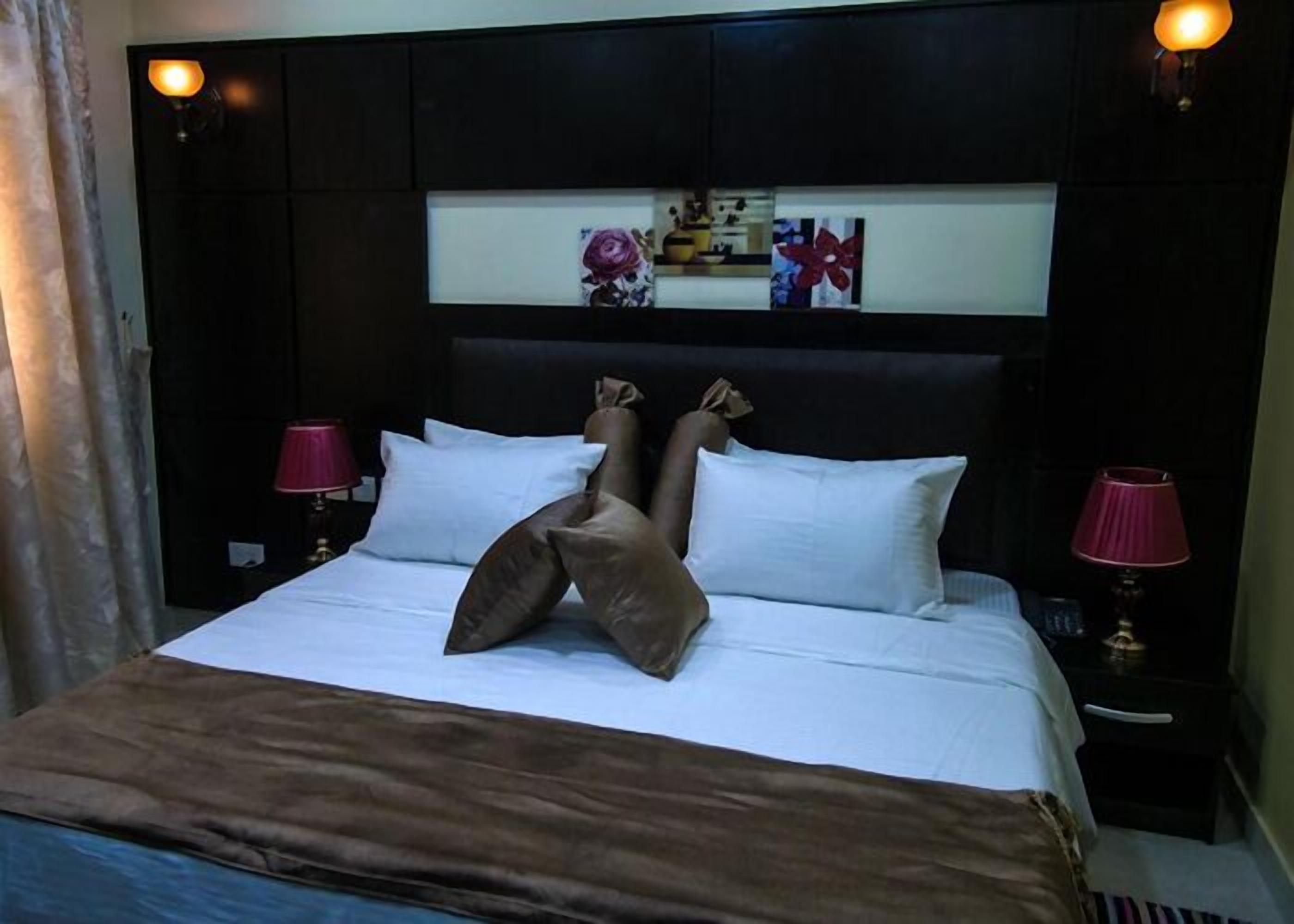 minibar, in-room safe, individually decorated, individually furnished