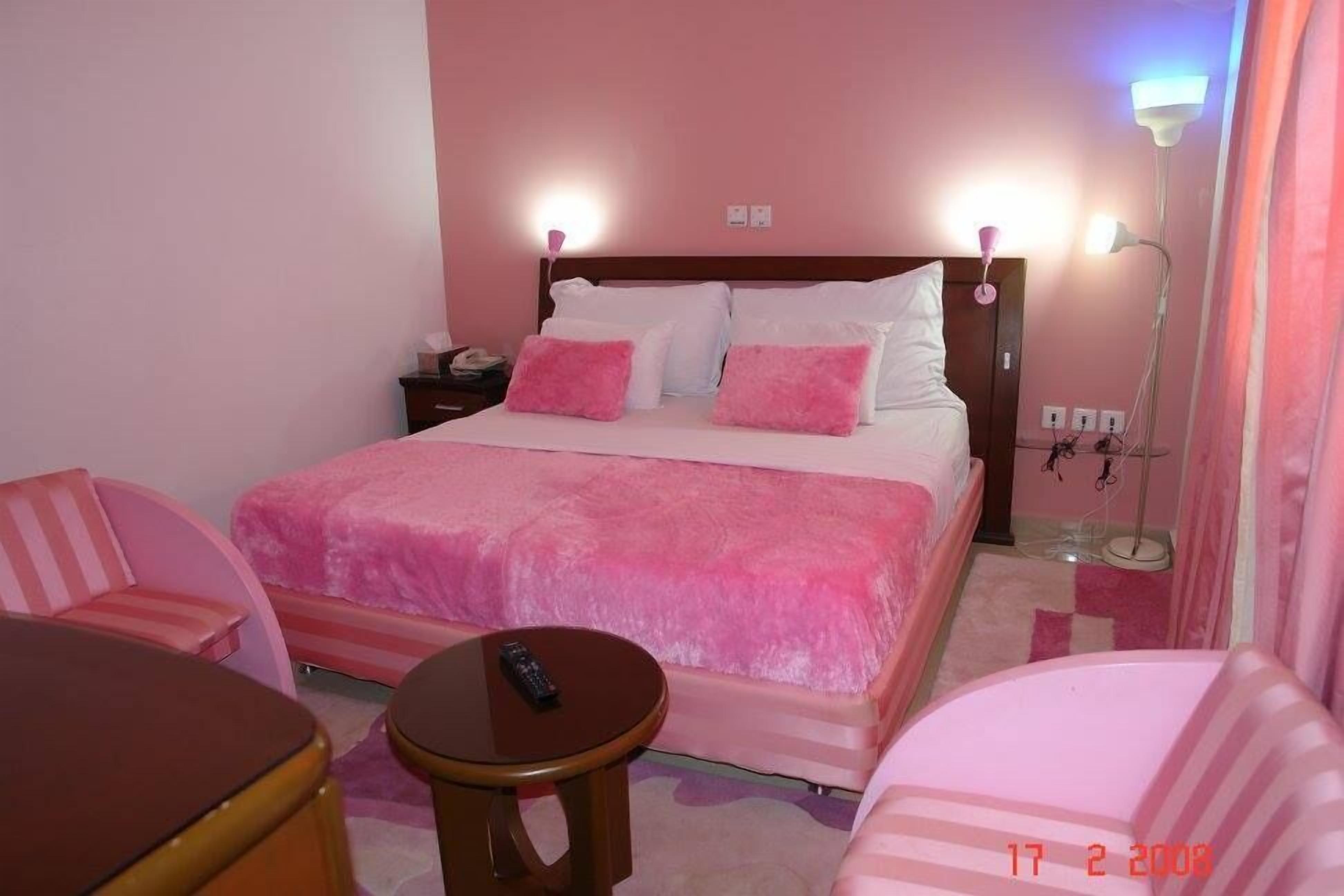 minibar, in-room safe, individually decorated, individually furnished