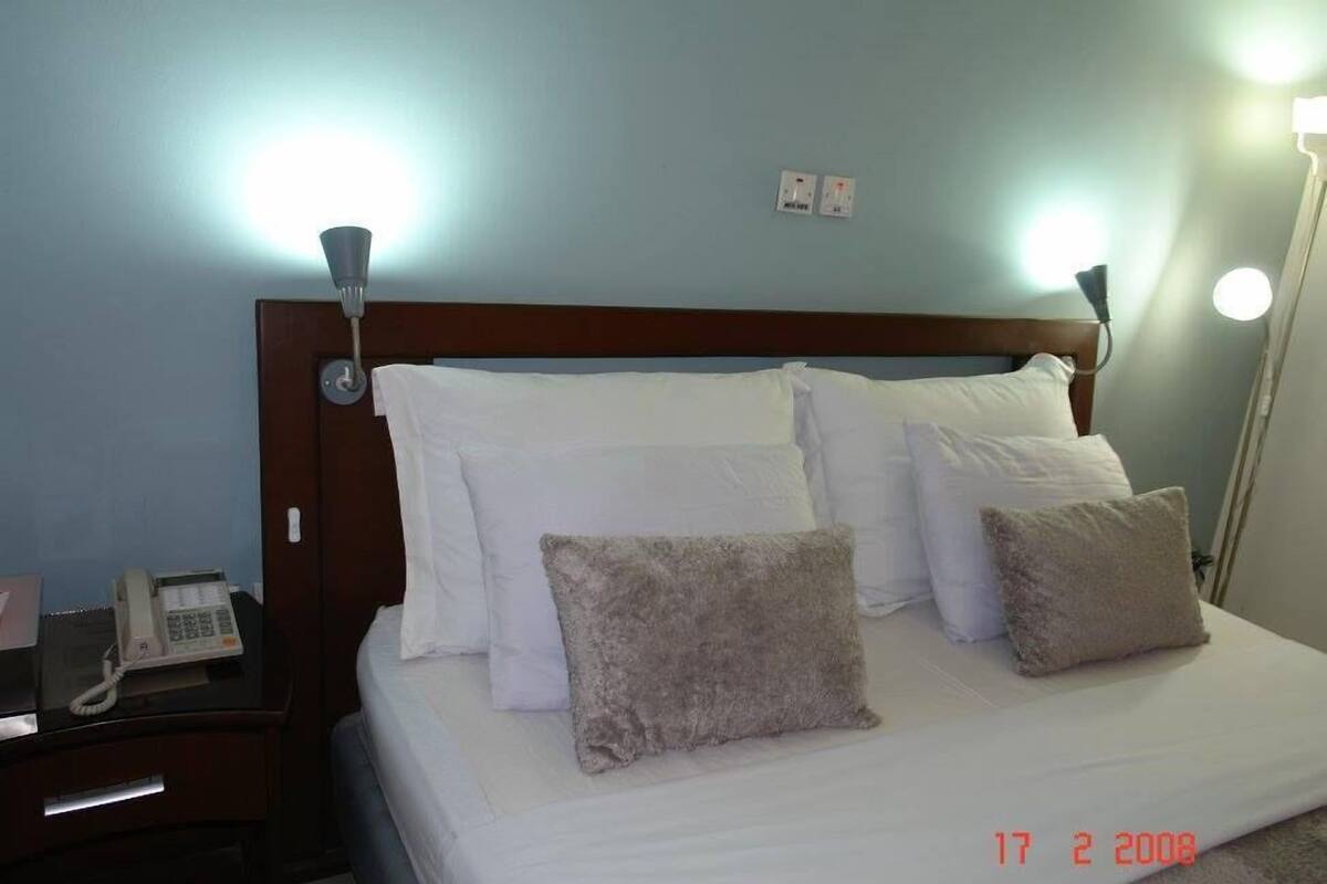 Standard Room | Bathroom | Bathtub, free toiletries, slippers, towels