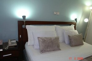 Standard Room | Bathroom | Bathtub, free toiletries, slippers, towels - Horizon Hotels (Kano)