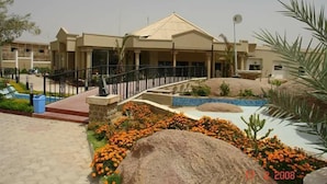 المنشأة من الخارج