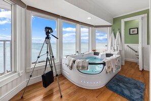 Spa - Avalon: 8BR/5BA Ocean-to-River Palace; Heated pool, hot tub, private dock, more! (Stuart)