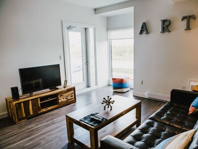 2BR Retreat with Gym, near Assiniboine Park Trails