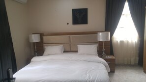 3 bedrooms, desk, laptop workspace, iron/ironing board