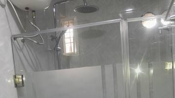 Rainfall showerhead, towels, soap, toilet paper