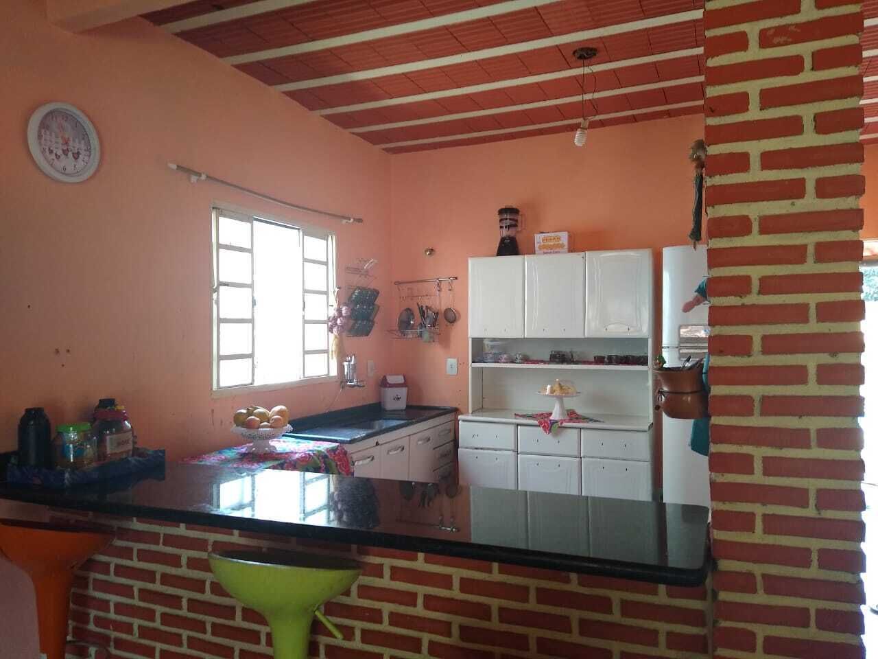 Refrigerador, horno, parrilla de estufa y tetera eléctrica 