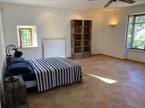 5 chambres, Wi-Fi gratuit, draps fournis