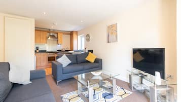 Panoramic Apartment, Private Bathroom (11 Woodland Court) | Lounge