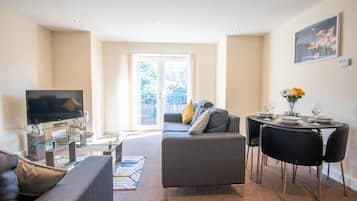 Apartamento, baño privado (11 Woodland Court) | Salón