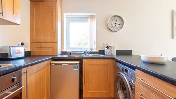 Apartamento, baño privado (11 Woodland Court) | Cocina compartida