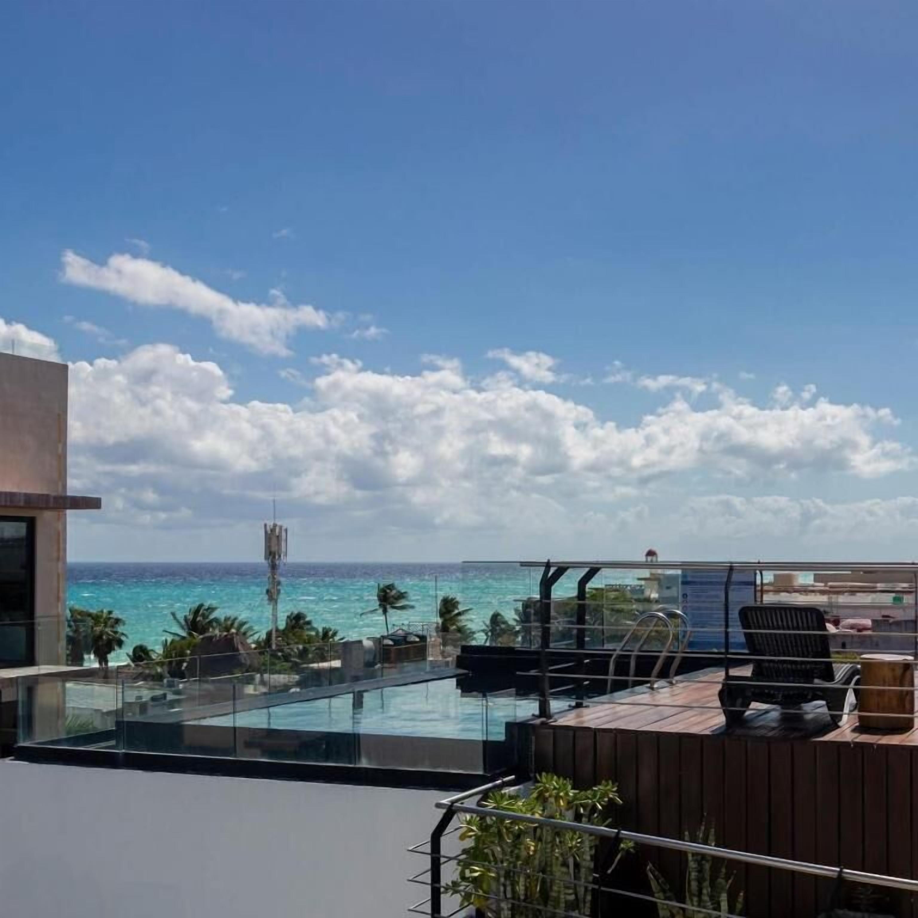 Outdoor pool, sun loungers