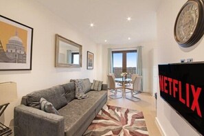 TV - *2Bed |Perfect for Contractors/Families, 6 Guests (Hertfordshire)