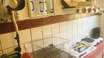 冰箱、微波炉、烤箱、炉灶