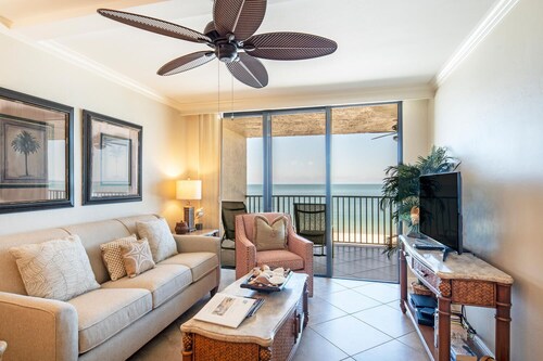 Direct Bchfrt with endless Gulf views. 2/2 updated and very well equipped!