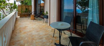 Queen suite with panoramic views